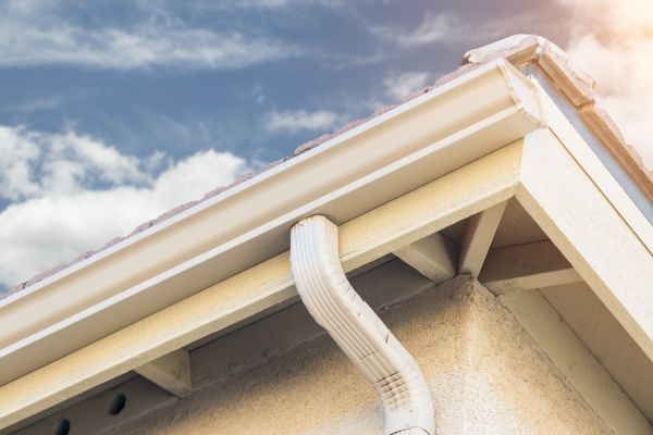 Seamless Gutter Replacement in Plant City