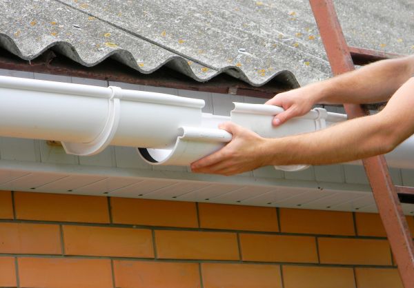 Cost of Gutter Hanging in Plant City